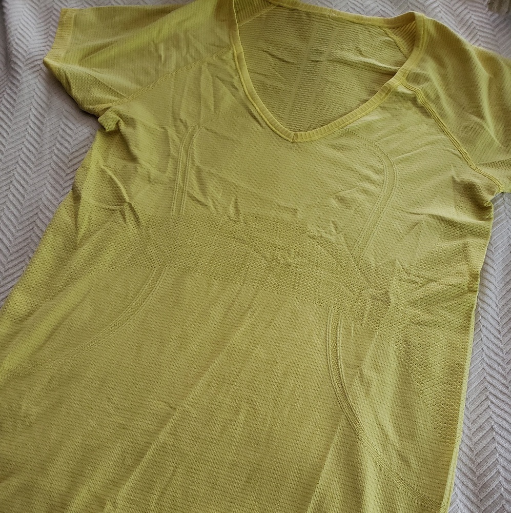 Swiftly Tech Running T-Shirt V-Neck Lemon